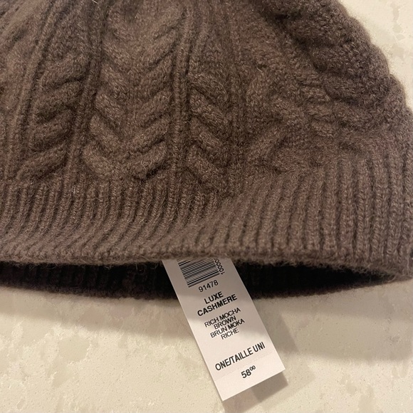 ARITZIA Auxiliary Luxe Cashmere Cable Knit Beanie - Picture 5 of 5
